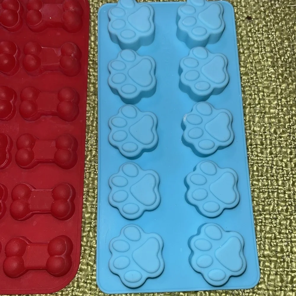 Lot Of 3 Silicone Mold Dog Bone Paw Treat, Paw Shaped, ‎ 3 Bone Cookie Cutters